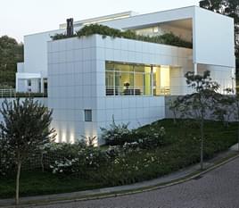 Casa e Pavilhão AD