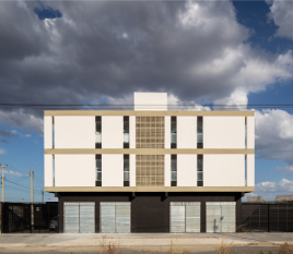 Conjuntos de casas e edifício de uso misto